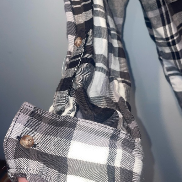 Black & White Plaid AMBIANCE Top • Sleeve button thingy • Size Small/Medium - Picture 2 of 6